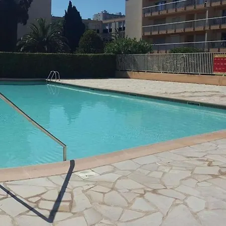 Avec Piscine Et Tennis, 2 Ch, Terrasse, Parking, Wifi - Proche Plage, - Fr-1-251-794 Apartment Le Lavandou