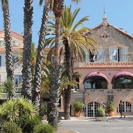 Avec Piscine Et Tennis, 2 Ch, Terrasse, Parking, Wifi - Proche Plage, - Fr-1-251-794 Apartment Le Lavandou